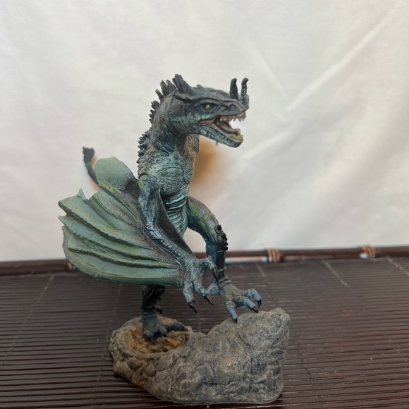 EUC McFarlane 2005 Dragon - Picture 16 of 16